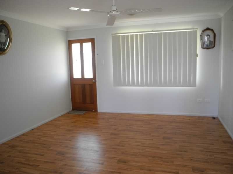 12 Hickman Street, Bororen QLD 4678