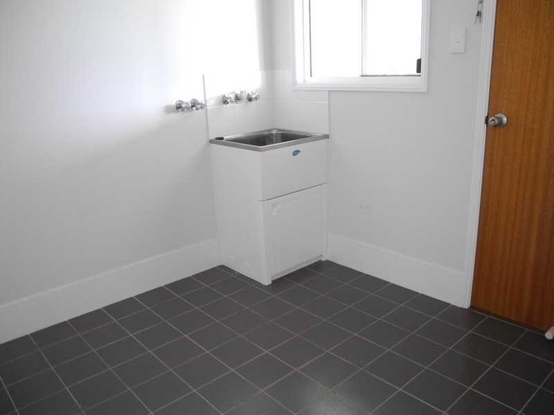 12 Hickman Street, Bororen QLD 4678