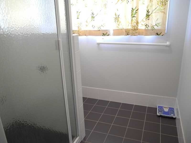 12 Hickman Street, Bororen QLD 4678