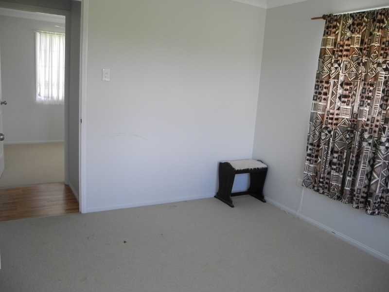 12 Hickman Street, Bororen QLD 4678