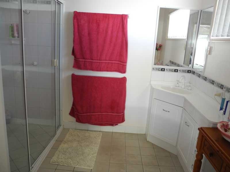 40 Curtis Avenue, Boyne Island QLD 4680