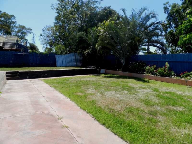 6 Marina Ave, Boyne Island QLD 4680