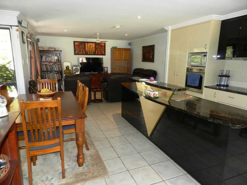 9 Curtis Avenue, Boyne Island QLD 4680