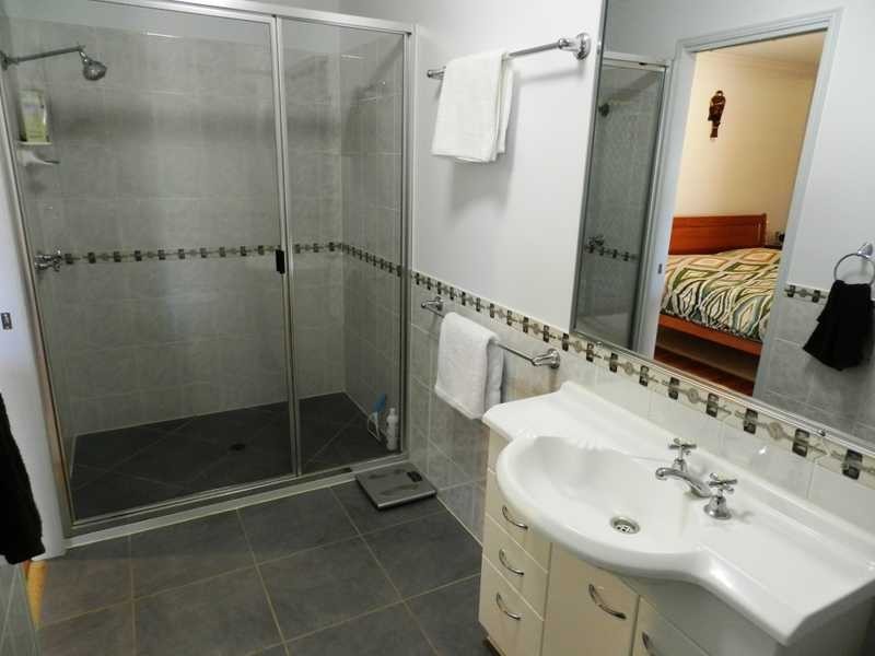 9 Curtis Avenue, Boyne Island QLD 4680