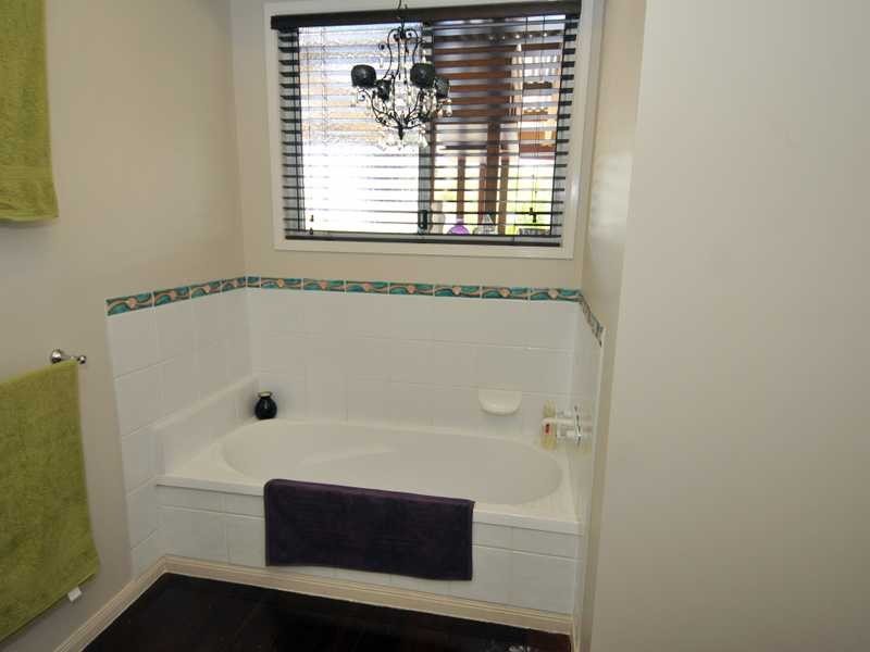 17 Wattora Close, Boyne Island QLD 4680