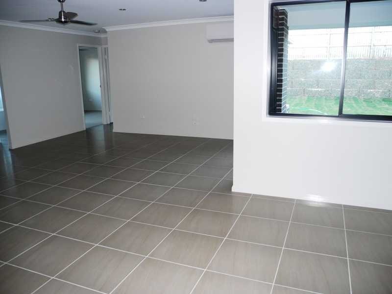 13 Valley Way, Boyne Island QLD 4680