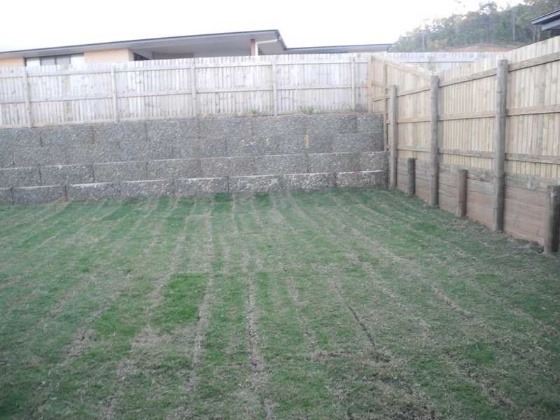 13 Valley Way, Boyne Island QLD 4680