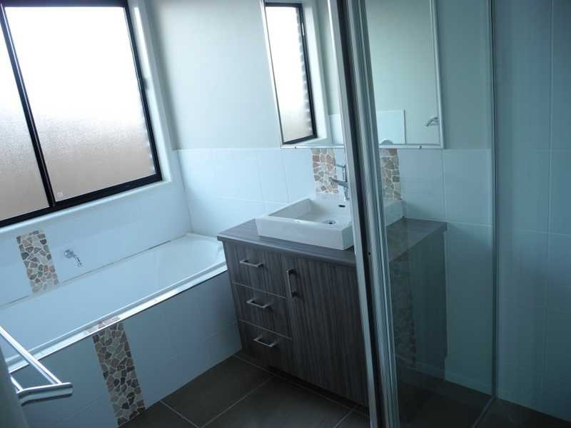 13 Valley Way, Boyne Island QLD 4680