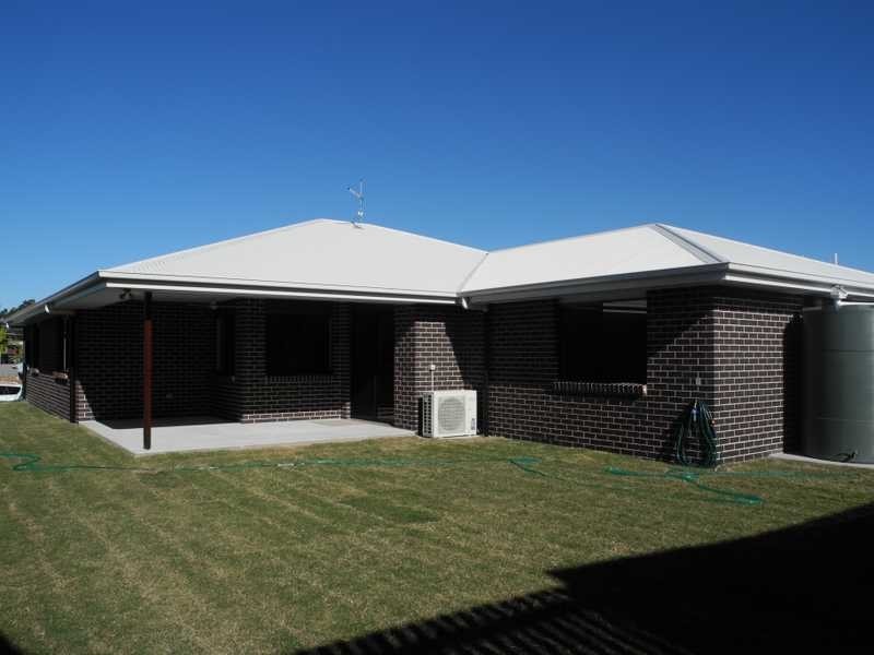 13 Valley Way, Boyne Island QLD 4680