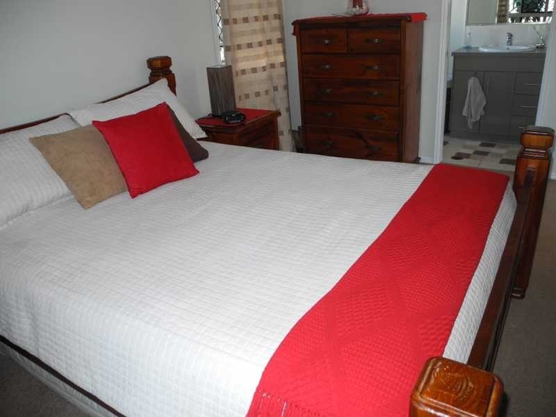 2A Golf View Drive, Boyne Island QLD 4680