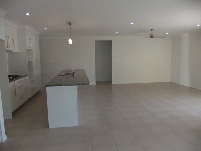 5 Hoddinott Close, Tannum Sands QLD 4680