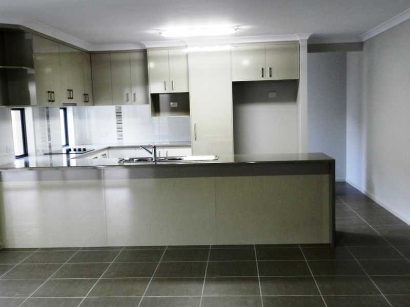 9 Valley Way, Boyne Island QLD 4680