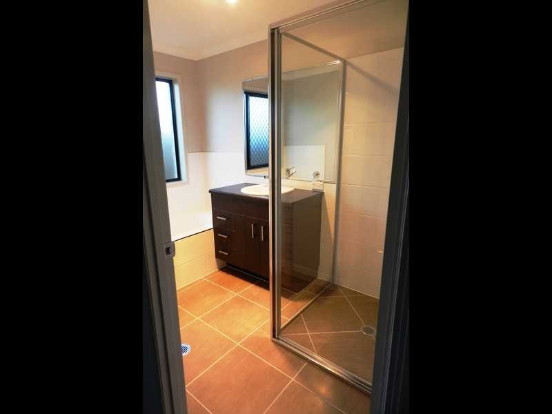 9 Valley Way, Boyne Island QLD 4680
