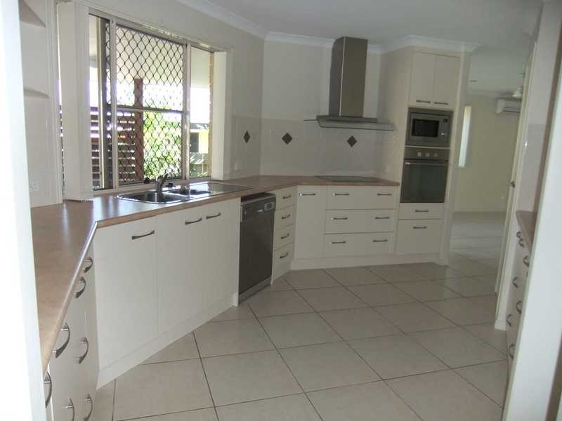 1 Jeana Court, Boyne Island QLD 4680
