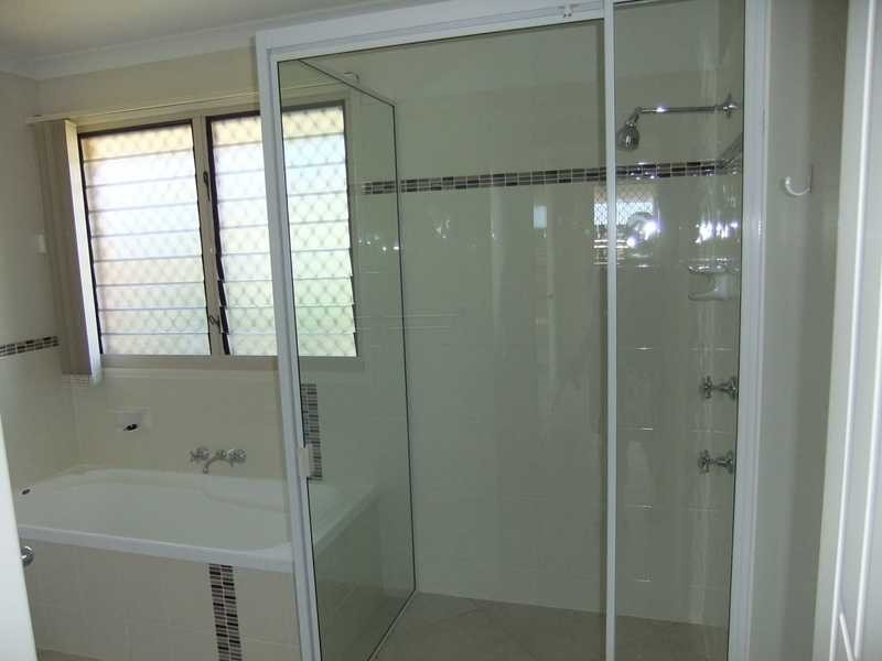 1 Jeana Court, Boyne Island QLD 4680