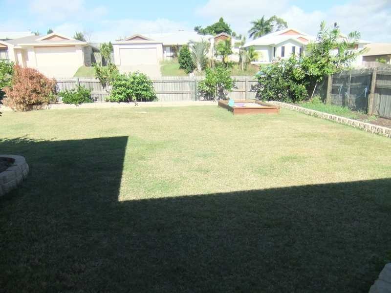 1 Jeana Court, Boyne Island QLD 4680