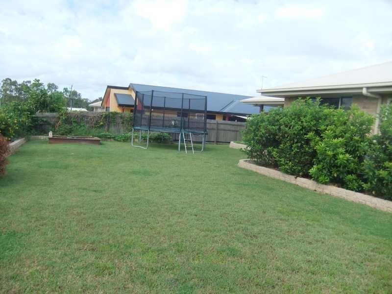 1 Jeana Court, Boyne Island QLD 4680