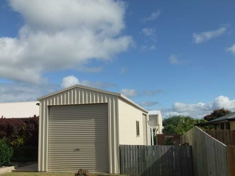1 Jeana Court, Boyne Island QLD 4680