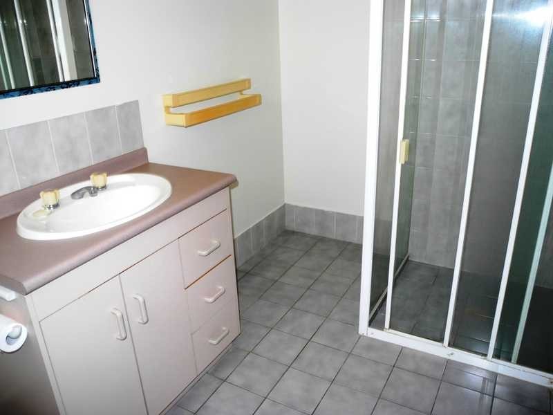 17 Centenary Drive, Boyne Island QLD 4680