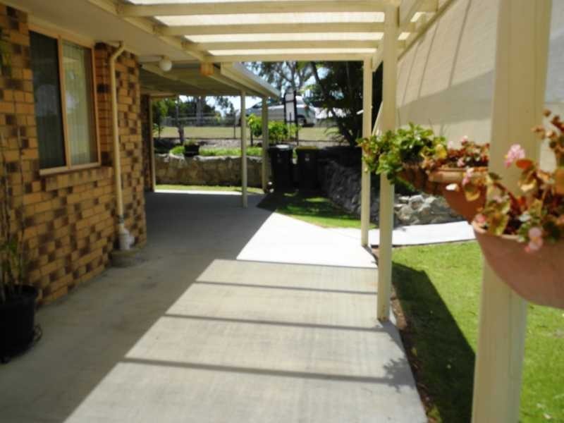 17 Centenary Drive, Boyne Island QLD 4680