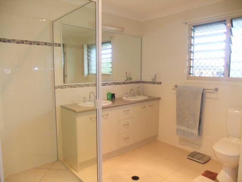 1 Jeana Close, Boyne Island QLD 4680