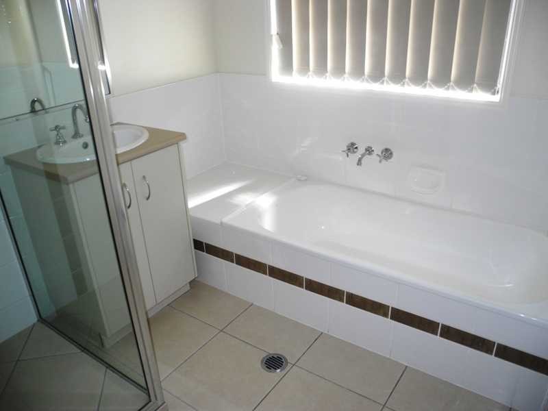 31 Golf View Drive, Boyne Island QLD 4680