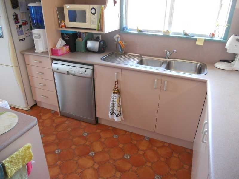 25 Katandra Street, Boyne Island QLD 4680