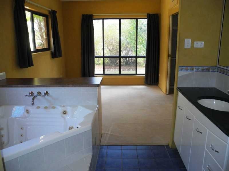 18 Barklya Court, Benaraby QLD 4680