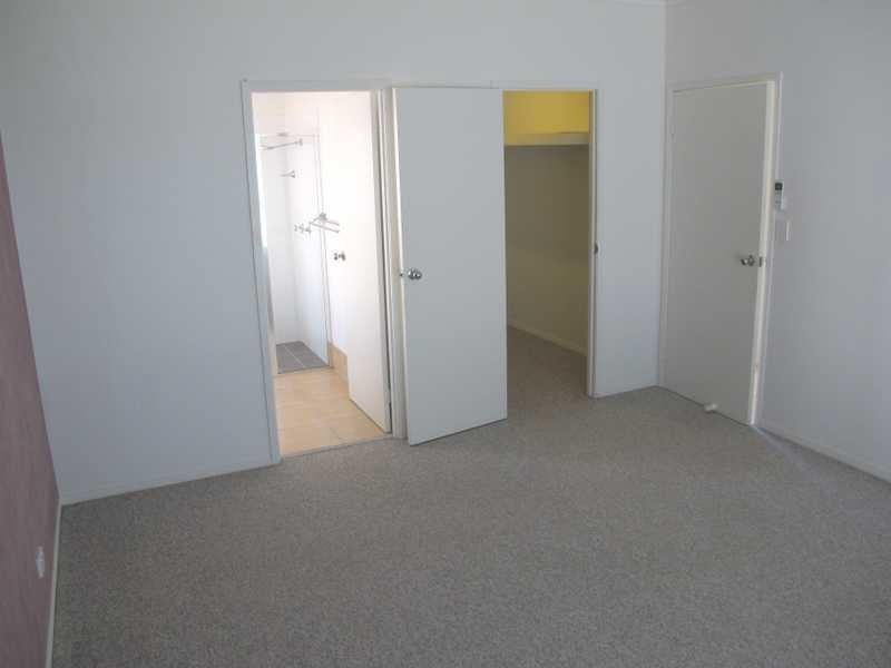 1 Viewpoint Way, New Auckland QLD 4680