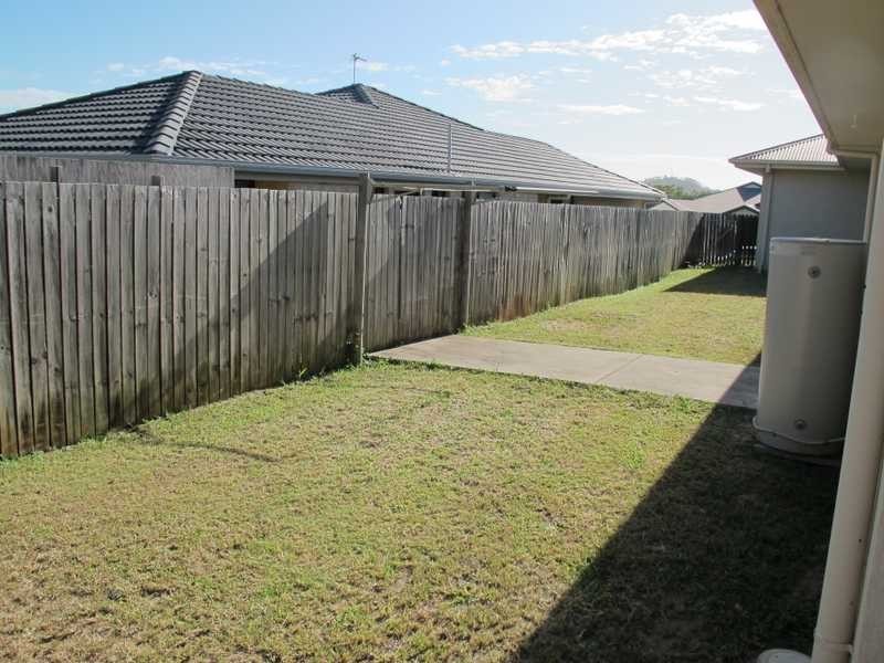 1 Viewpoint Way, New Auckland QLD 4680