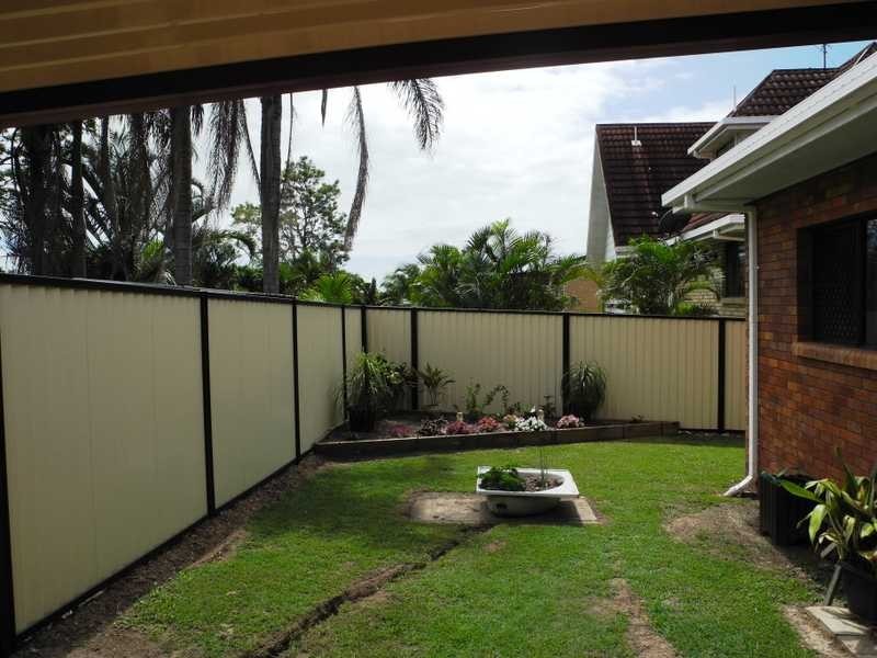 1 Swains Court, Boyne Island QLD 4680
