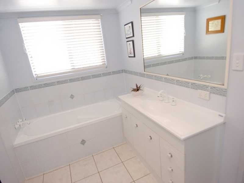 33 Wyndham Ave, Boyne Island QLD 4680