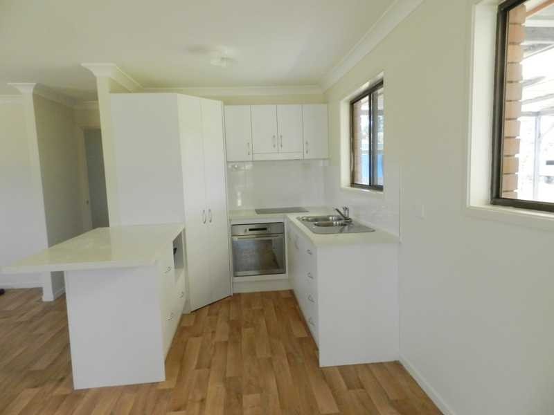 16 Hickman Street, Bororen QLD 4678