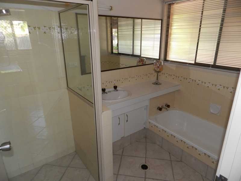 2 Andrew Court, Boyne Island QLD 4680