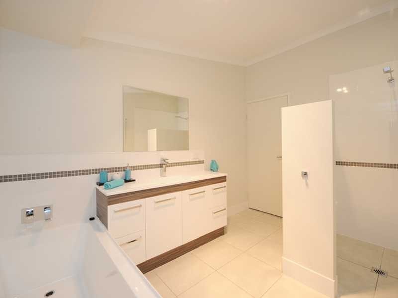 31 McLeod Street, Boyne Island QLD 4680