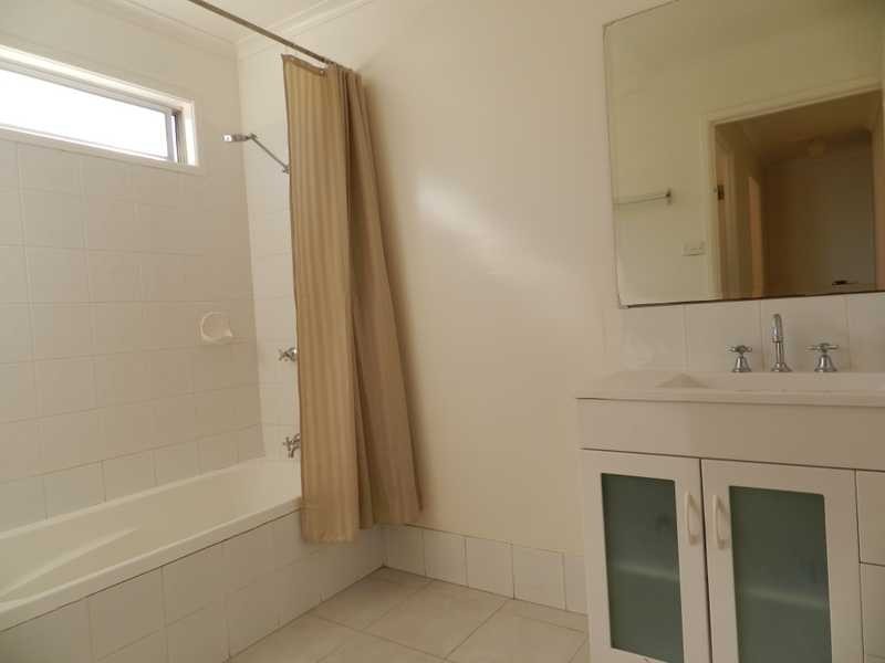 9 Sayre Crescent, Boyne Island QLD 4680