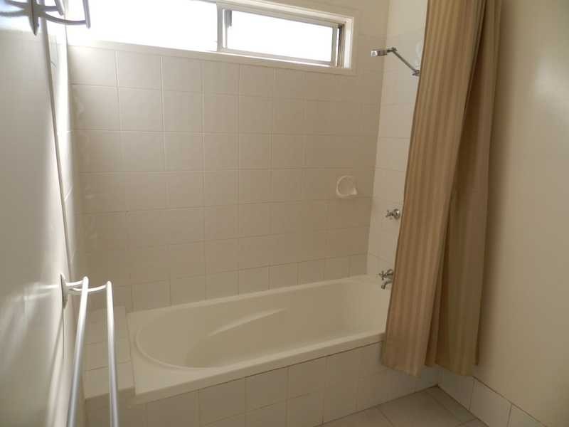 9 Sayre Crescent, Boyne Island QLD 4680