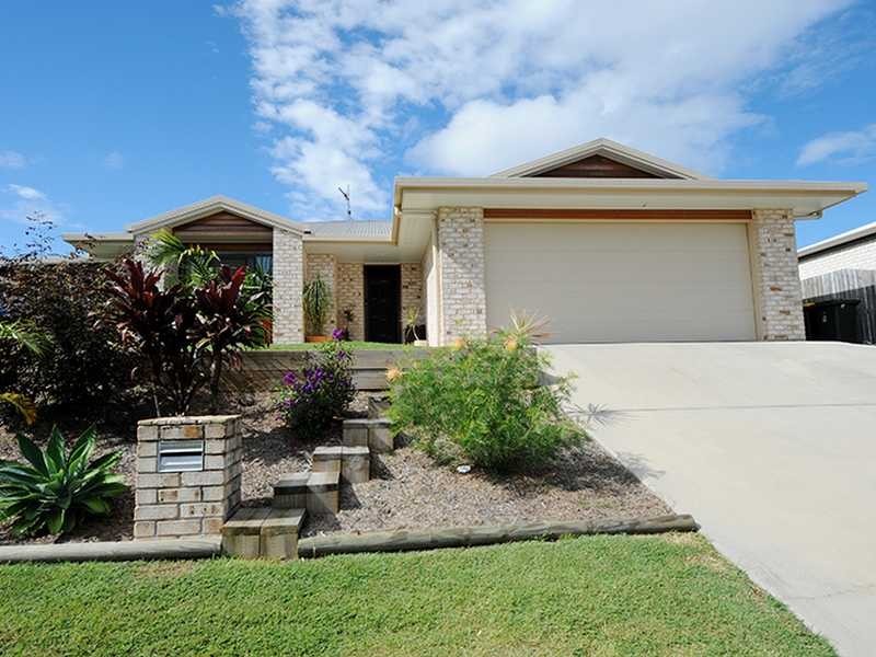 12 STELLA STREET, Boyne Island QLD 4680