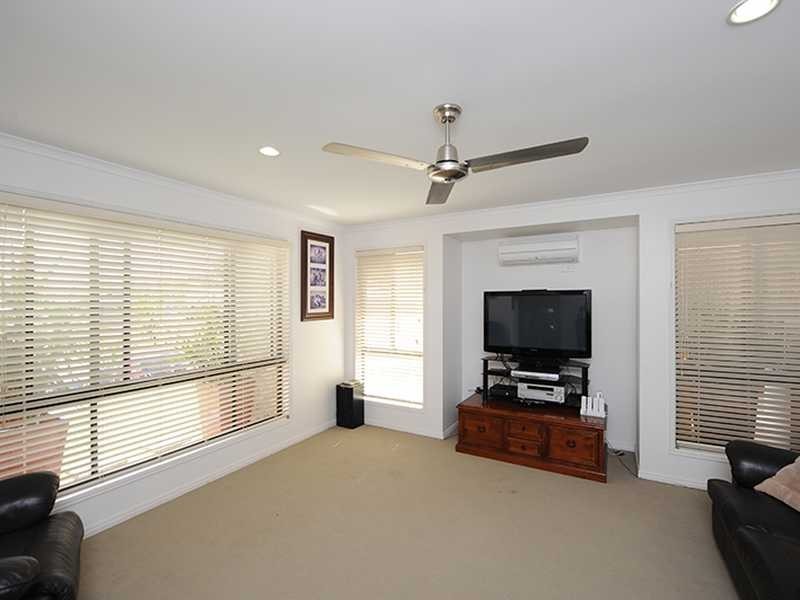 12 STELLA STREET, Boyne Island QLD 4680