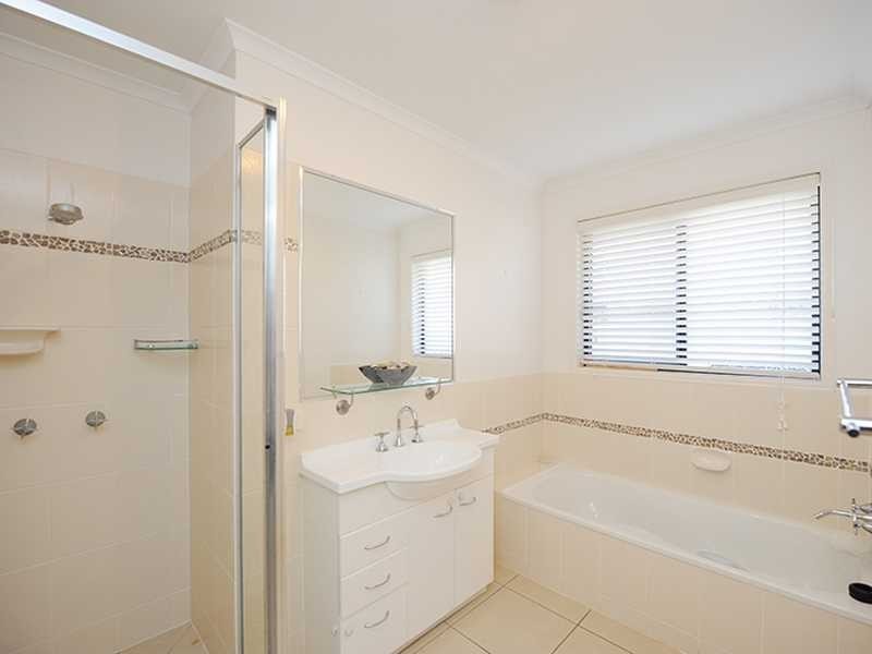 12 STELLA STREET, Boyne Island QLD 4680