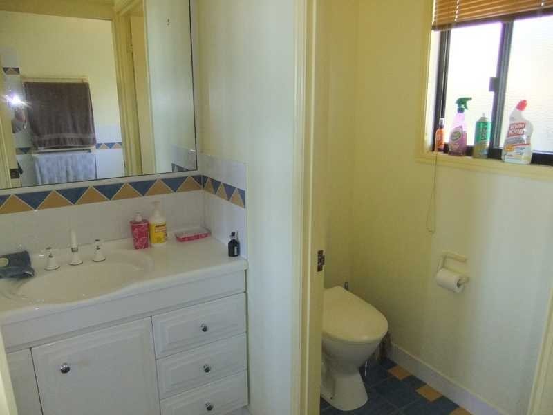35 Crest Avenue, Boyne Island QLD 4680