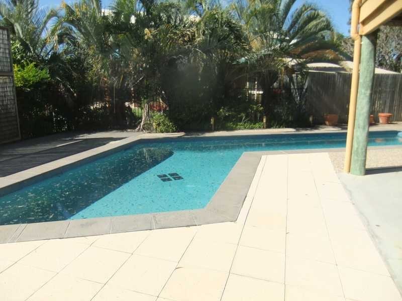 35 Crest Avenue, Boyne Island QLD 4680