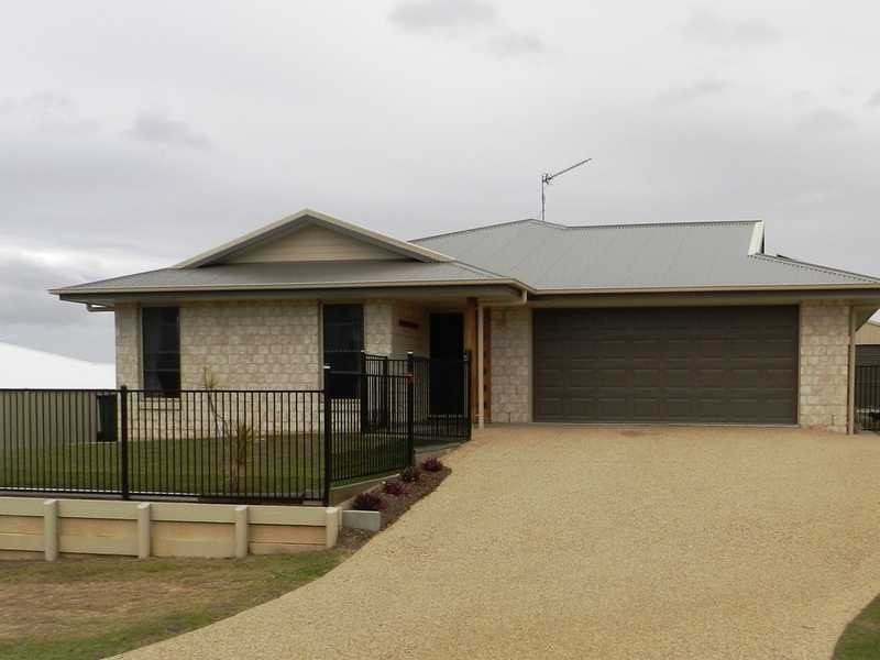 19 Valley Way, Boyne Island QLD 4680