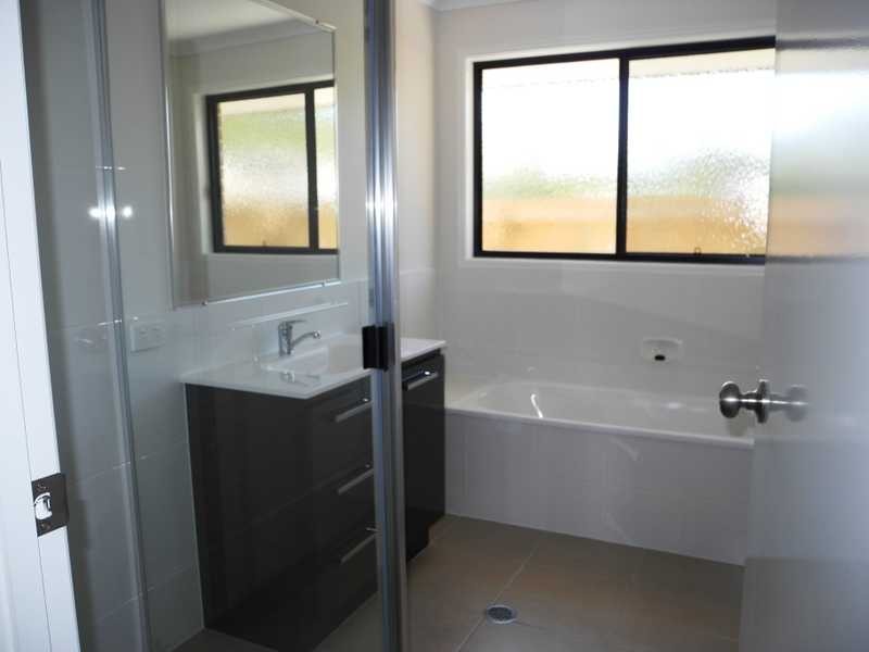 19 Jeana Close, Boyne Island QLD 4680