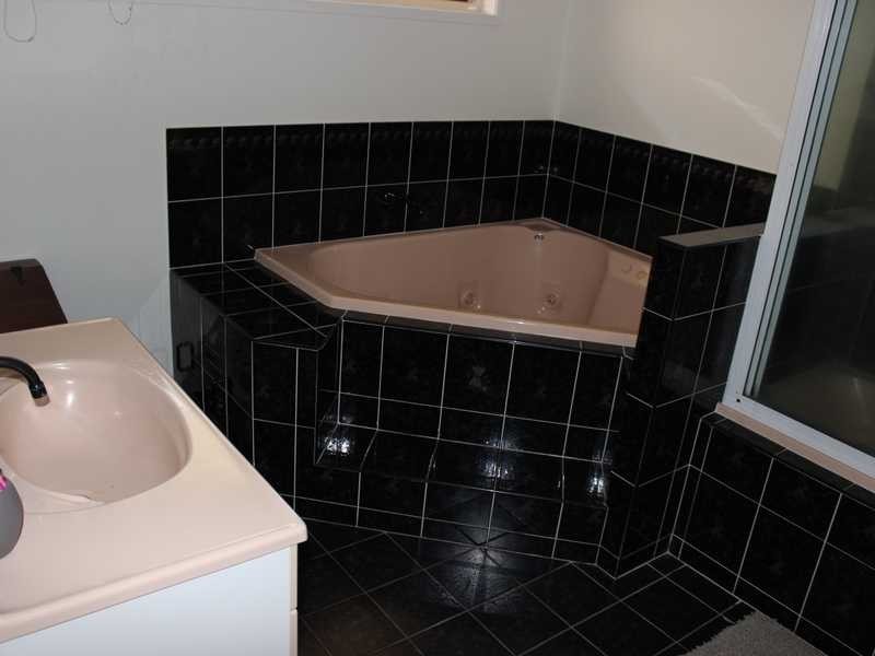 5 Banksia Street, Boyne Island QLD 4680