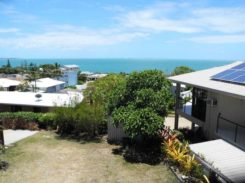11 Pacific Ave, Tannum Sands QLD 4680