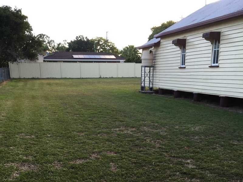 17 Dougall Street, Bororen QLD 4678