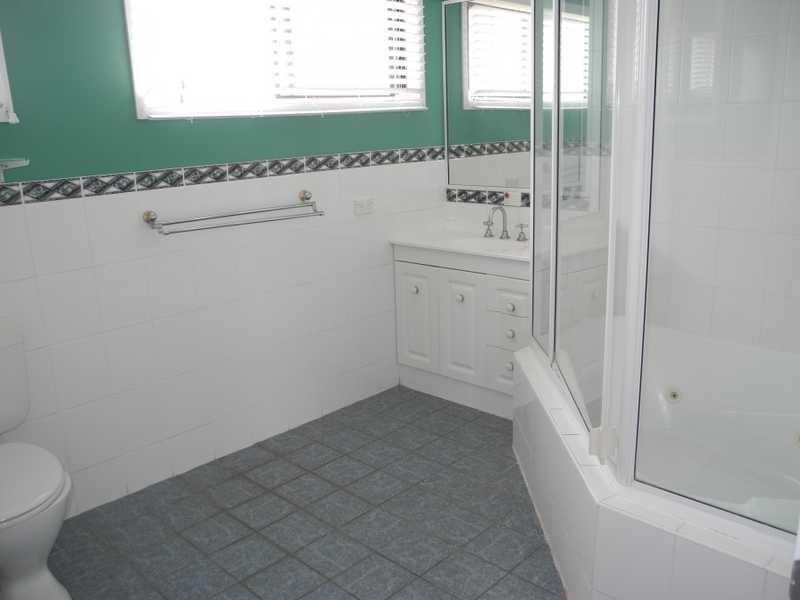 5 Marina Avenue, Boyne Island QLD 4680