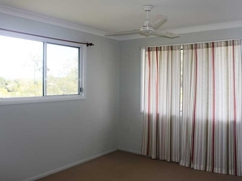 12 Hickman Street, Bororen QLD 4678