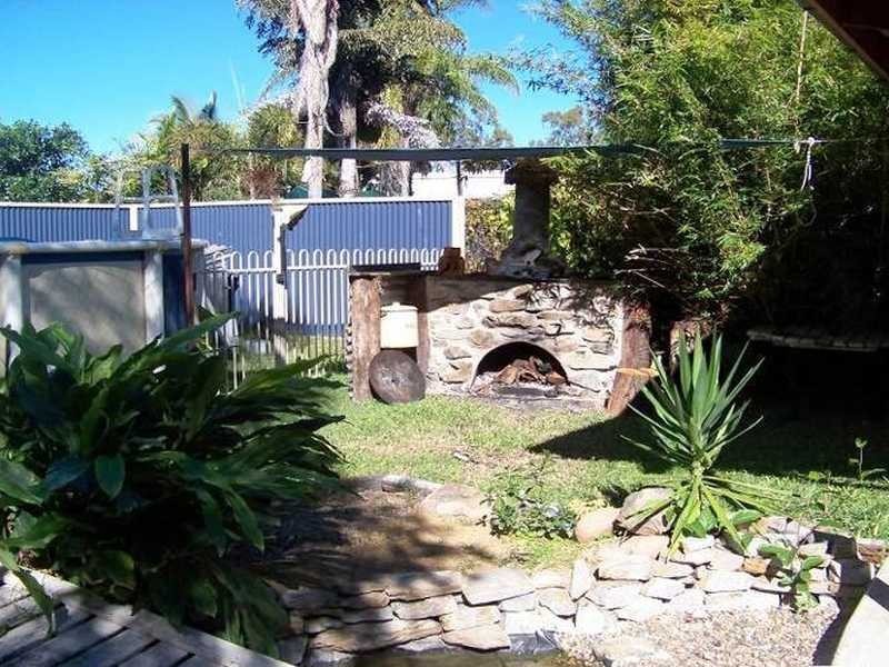 18 Kent Street, Bororen QLD 4678